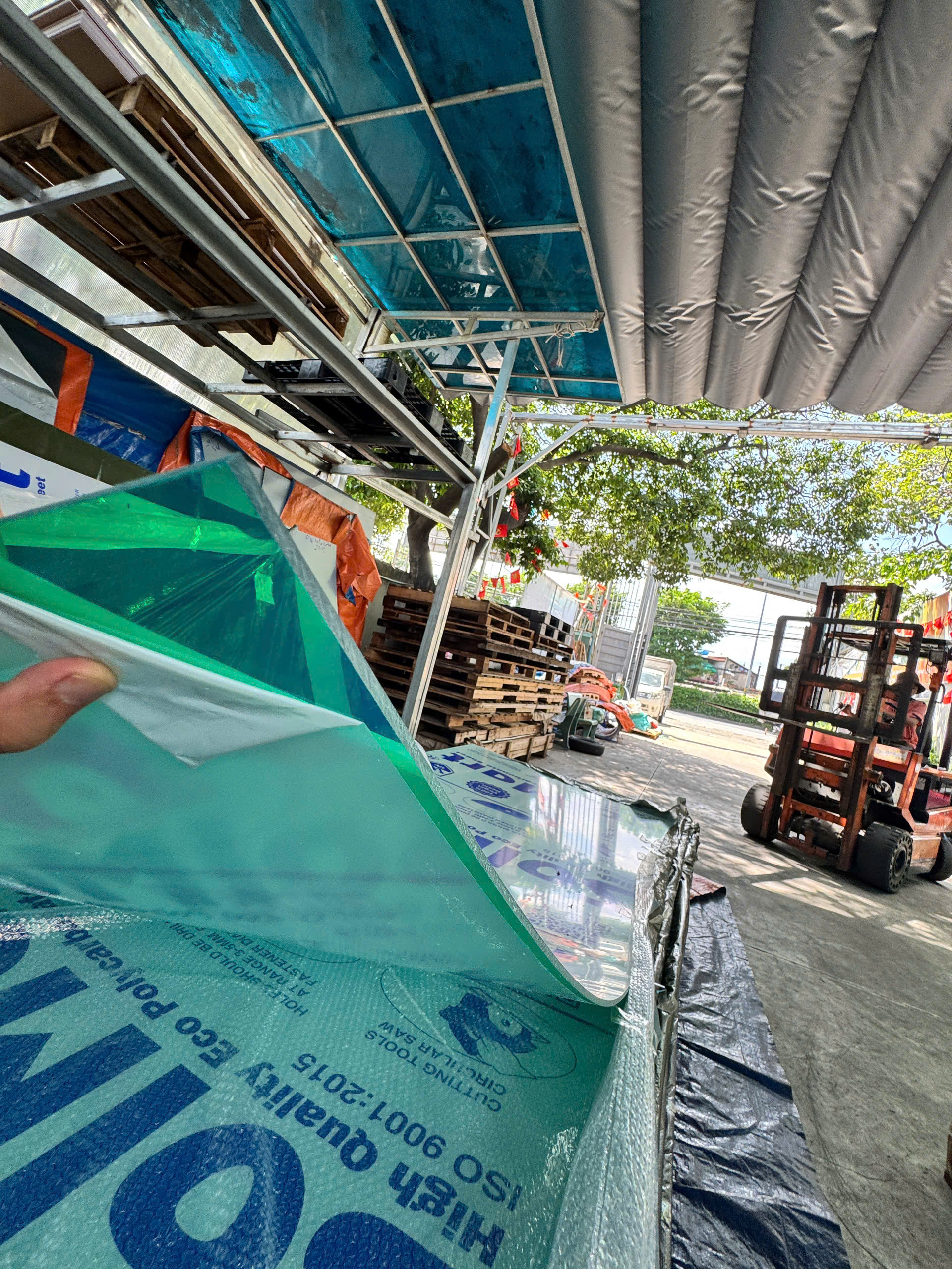 Polycarbonate SolMart chuẩn ISO 9001:2015 — minh bạch độ dày và trọng lượng