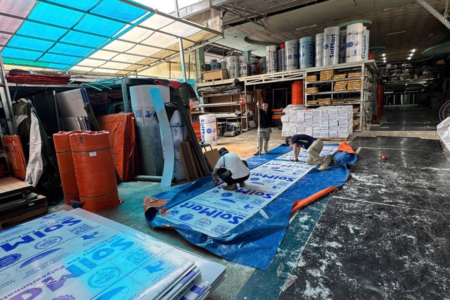 Kho xưởng phân phối tấm Polycarbonate SolMart chính hãng — Tổng kho Sơn Băng Thủ Đức